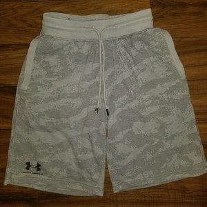 Men’s Under Armor Grey Shorts, Size - M